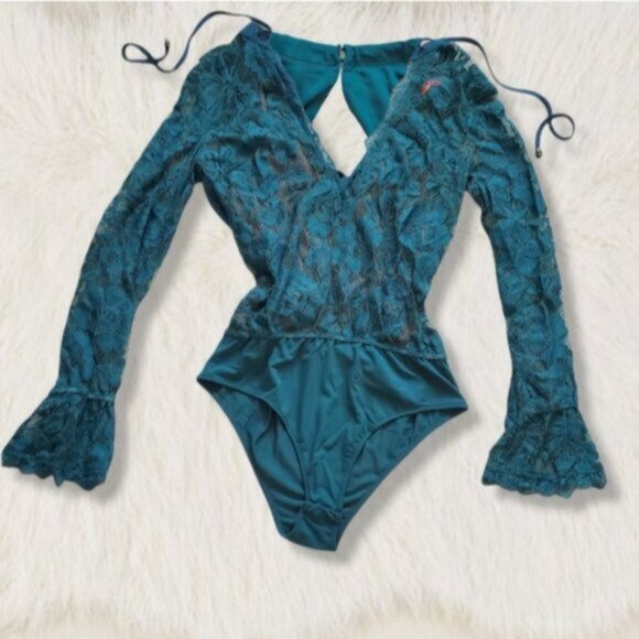 LULUMARI- NWOT- Frenchy Deep V Lace Green Bodysuit- Size S (Fits like M) - Picture 5 of 16